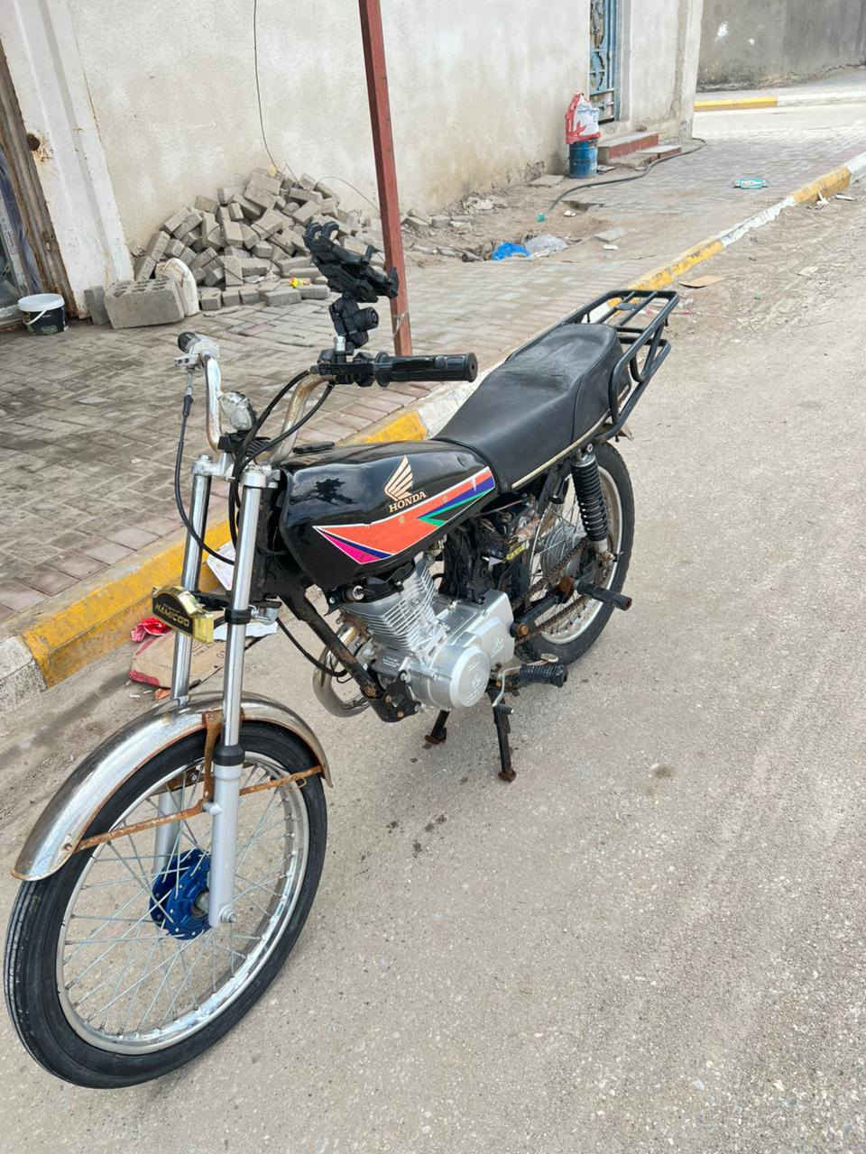 السلام عليكم للبيع تعمير 25 دراجه نضيفه ماعوزه شي اوراق سكنر السعر 650 وبيها مجال  مكاني سماوه الرقم ***********
