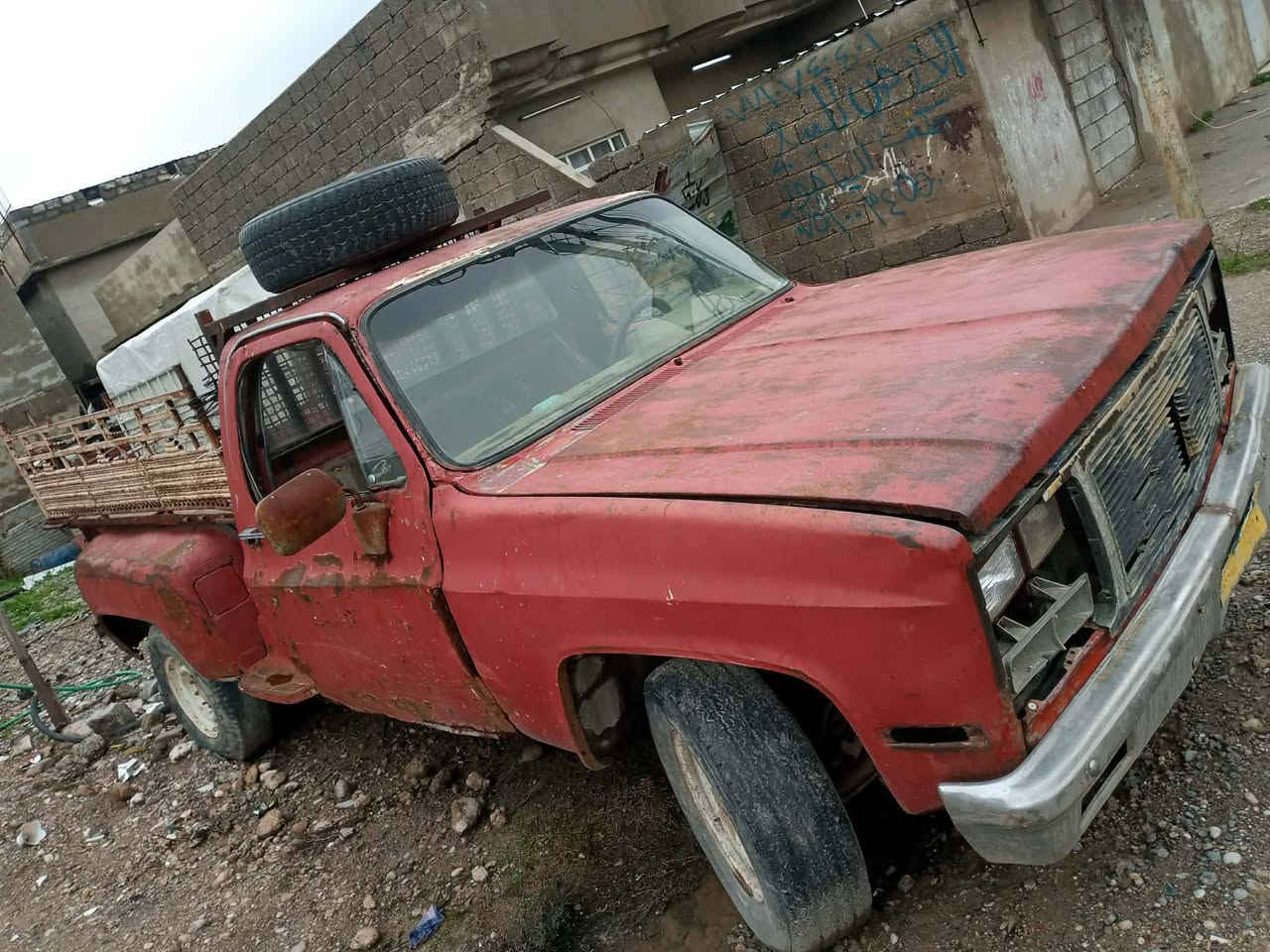 السلام عليكم من رخصت الدمن سياره شفر ليت موديل 75السياره شوفت عينك شرعيه موجود كوبن بنزين مكينه 5000معمر ريمن كابريته ***********السياره قفل الرجاه بدون عمله لن السياره بس كوبونه بتلاث ورقات 10ورقات سعر حيل مناسب
