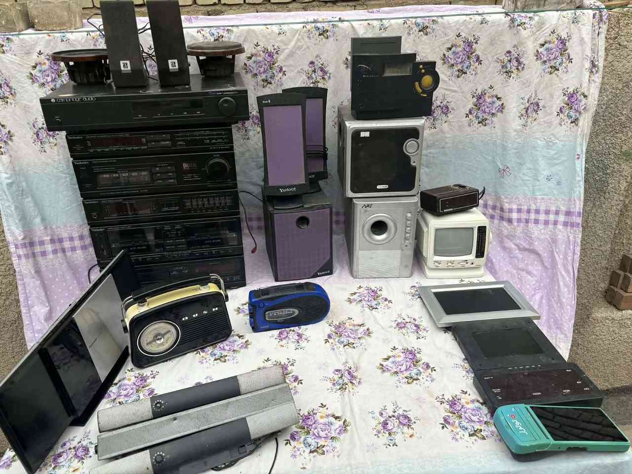 السلام عليكم 

اجهزة صوتية (راديو - سماعات - الكترونيات) للبيع شلع 160 الف شغالات الي تفيده يراسلني او يتصل المكان بغداد ***********
