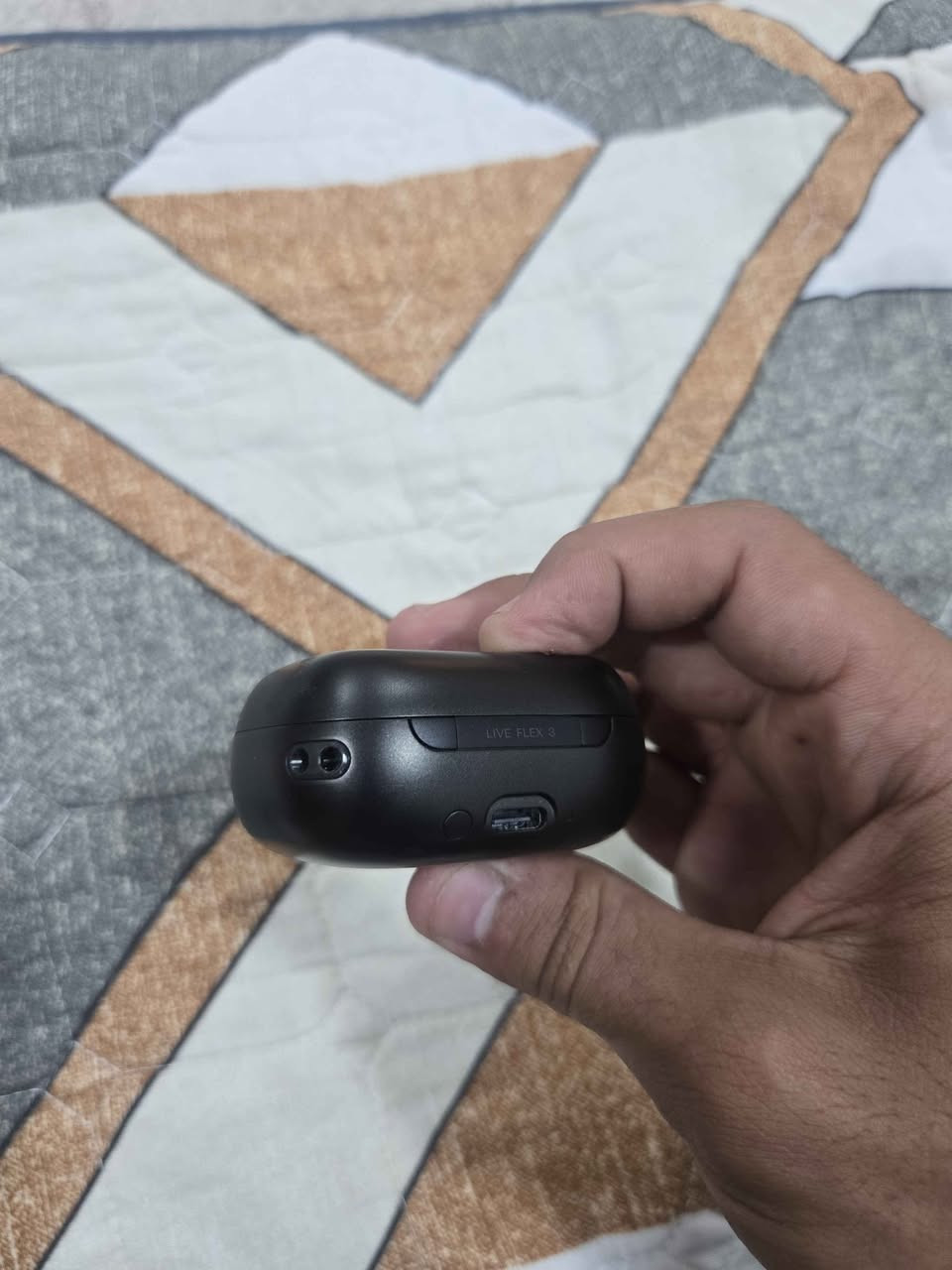 سلام عليكم
JBL Live Flex 3 - أصلية مو كوبي شرط تتأكد وتقتنع بيها حتى تاخذها.

 شاشة لمس سلسة
 تقنية إلغاء الضوضاء فائقة
 صوت نقي وواضح جداً عالي 
دعم Bluetooth 5.3
 مقاومة للماء والغبار IP54
 بطارية كلش قوية وتطول وياكك مدة طويلة  اسبوع كامل..مع شحن سريع يطلع اشعار الشحن السريع.
 السماعات الها تطبيق اسمه
 JBL Headphones
السماعة مليانة مميزات 
💰 السعر: (215 الف.) 
مكاني بغداد البياع 
*********** بغداد, العراق
