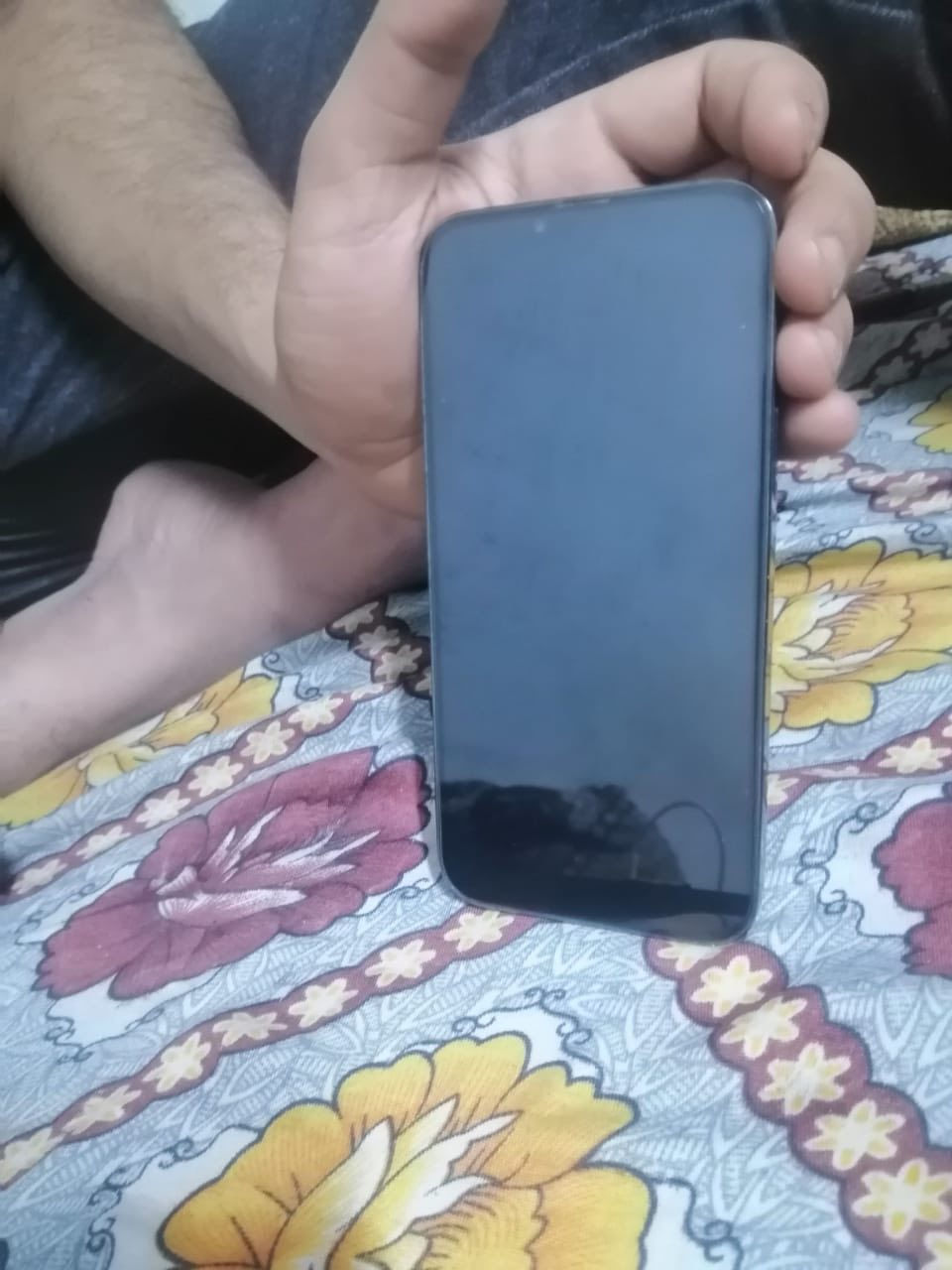 سلام عليكم 13 برو ماكس امريكي بطاريه 93 مبدله من امريكا الجهاز نضافته فول وكلشي مابي يشهد الله تعال افحص وجربه مكاني كربلاء المركزيه متواجد ايضا على الفيس وهذا رقمي ***********
