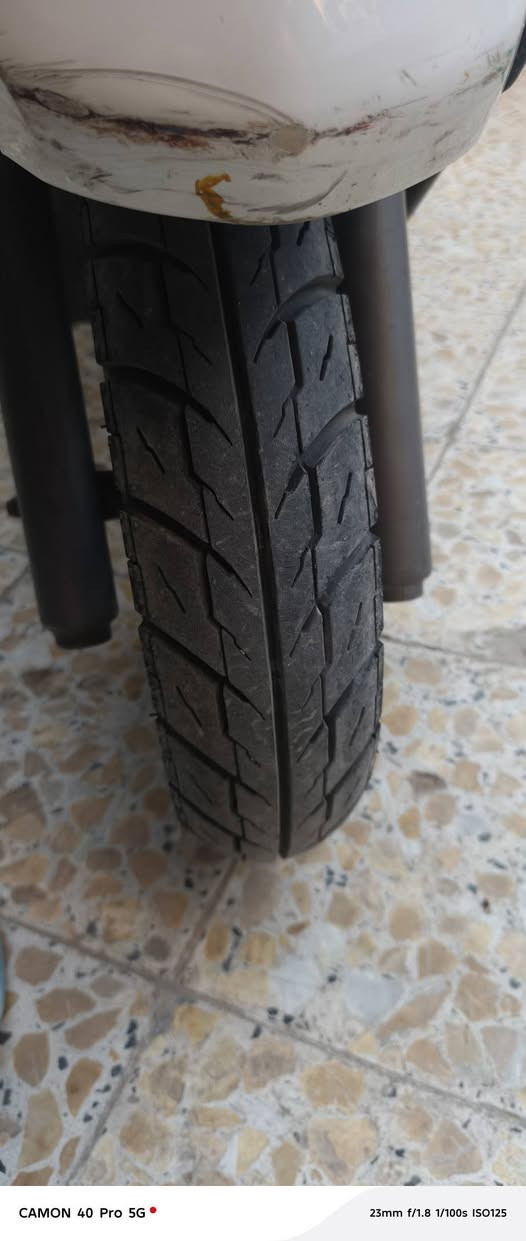 سلام عليكم البيع فقط دراجه اسعر 400 وبيها مجال قليل بريز محرك ما مفتوح بس صار اسبوع دخان ابيض قليل ومن تحمه تكطع  كهربايات كلها شغاله نكره سلف بي وقت تايرات جدد ولا فتيله معدل خير من الله  مكان بغداد الشعله اللتصال ***********
