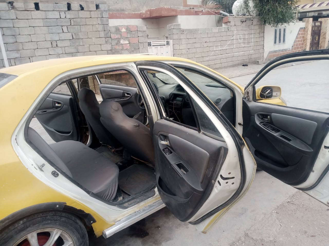 السلام عليكم جيلي موديل ١٠للبيع كير نضيف محرك بي بخار قليل تريد وكالة تريد تحويل اكعدك يم صاحبهة سنتر لوك شغال جام كلة شغال تخم تاير دواخلها كلش حلوه السعر ١٠ورقات وبيهة مجال ويرهم مراوس حسب القناعة مكاني ديالى بلدروز رقمي ***********
