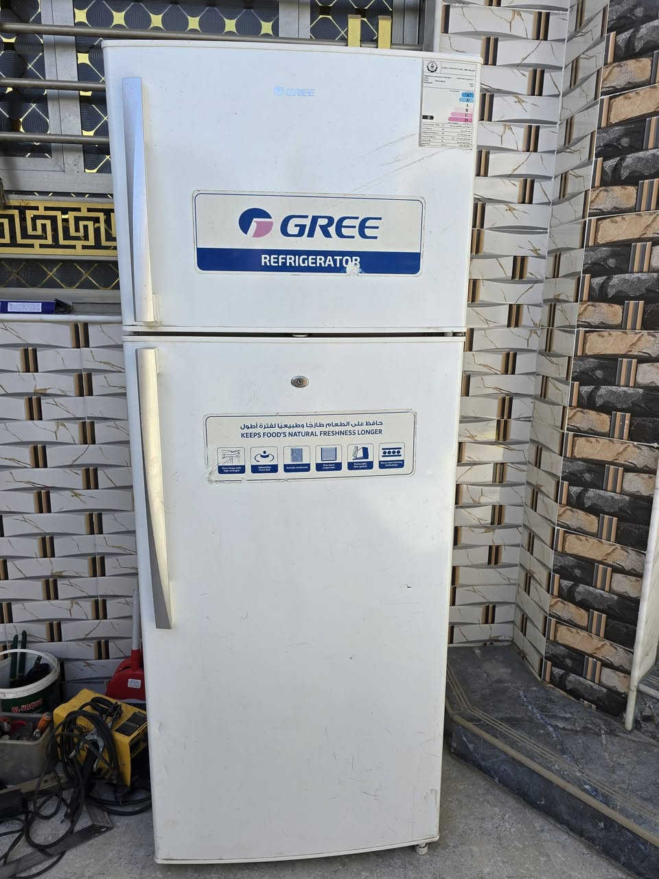 ثلاجه للبيع اوخت الجديده يعني نضيف كلش ما مصحا ابدا السعر اتصل على الرقم ***********
