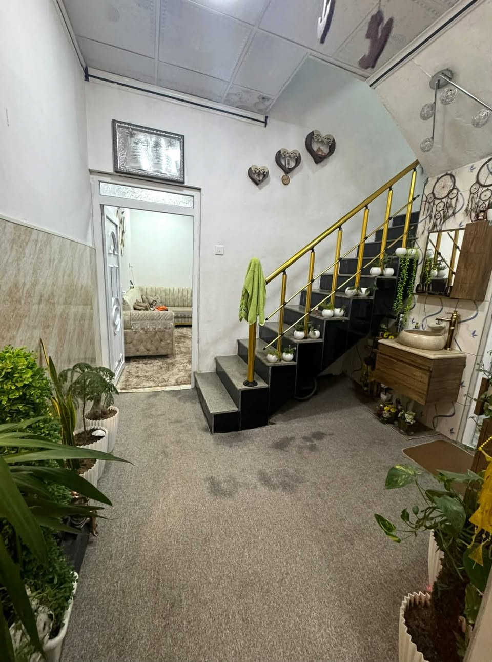 دار للبيع حي الصديق 
مساحة 100 م وتجهه 5 م 
شارع صبه 
اتجاة شروق تام 
سنة البناء 2020
قرب من سنتر بغداد
طابقين 
طابق الاول غرفة نوم استقبال هول مطبخ صحيات 
طابق الثاني غرفتين نوم هول صحيات 
((لمعرفة السعر علق بتم لتصلك السعر)) 
او مراجعه المكتب الكائن في سكر قرب من مجمع الاوربي 2
او الاتصال على الارقام التالية 
***********
***********
((ملاحظه لانتعامل برفع سعر العقار نجمع البائع مع))
