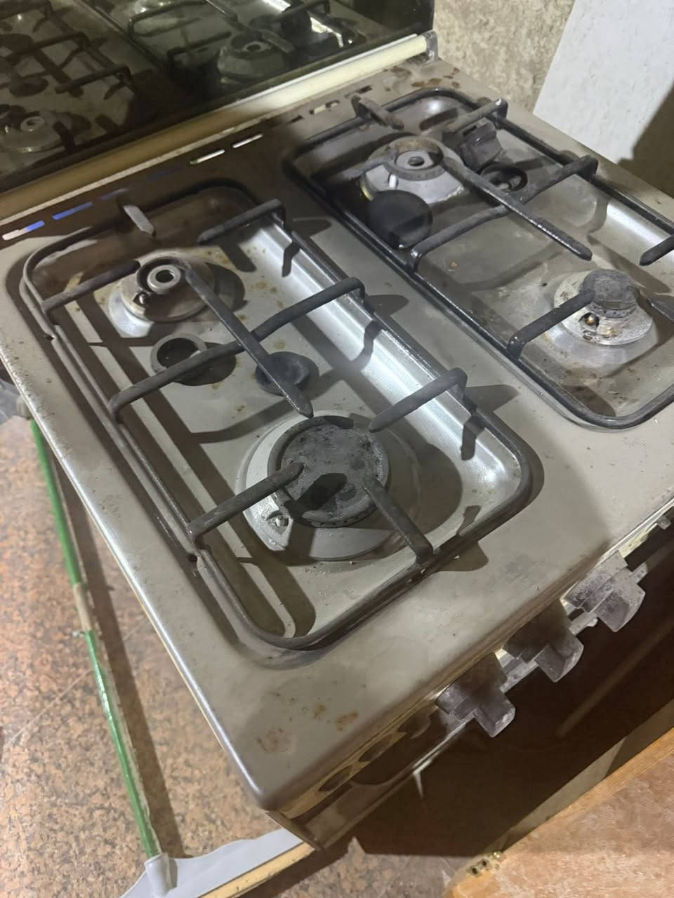 بيبان تفصال مو سوكاوي 
عرض متر ورتفاع متر ٨٠
الباب ١٠٠ وطباخ 175 
الطباخ  جديده كلش بس بيه اتراب 
٤ بوب واحد المنيوم
العنوان العشار


**إذا كنت صاحب هذا الإعلان وتريد حذفه لأي سبب، رجاءا أرسل رسالة إلى الدعم الفني**