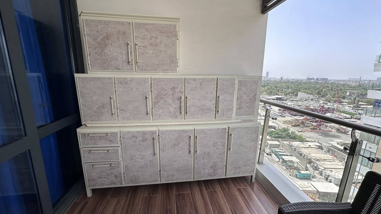 مترين و20 سم للبيع كاونتر المنيوم ارضي ومعلق نظيف جدا للتواصل بغداد / ***********
