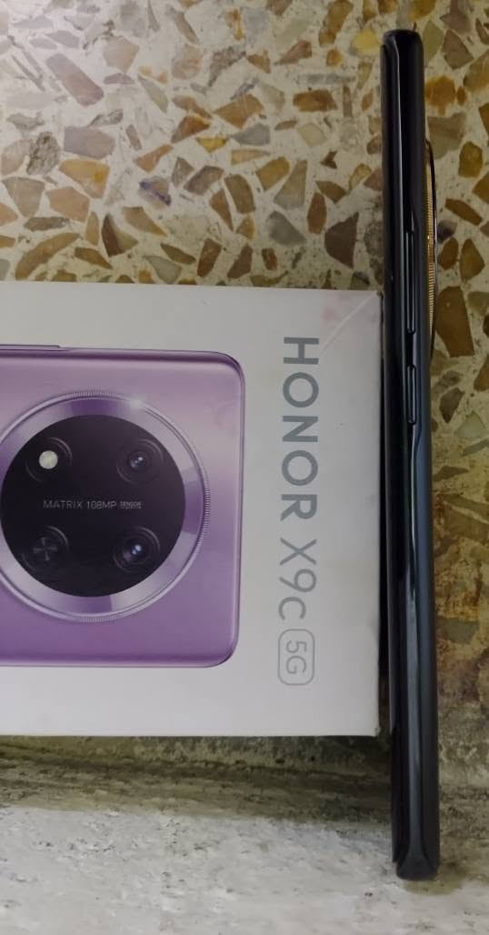 السلام عليكم موبايل HONOR X9c
مع ملحقاتة

مواصفاته 

شاشه منحنينه AMOLED

شاحنه 66 wat 

اللون اسود تيتانيوم 

الذاكره 256GB

دبل sim

موبايل نضافه 100% مستخدم شي قليل

ما امبدل بي اي شي شرط الفحص 

السعر 360 وبي مجال قليل 
للتواصل والاستفسار الاتصال ***********
ملاحضه صاحب المبايل غير متواجد على الفيس
