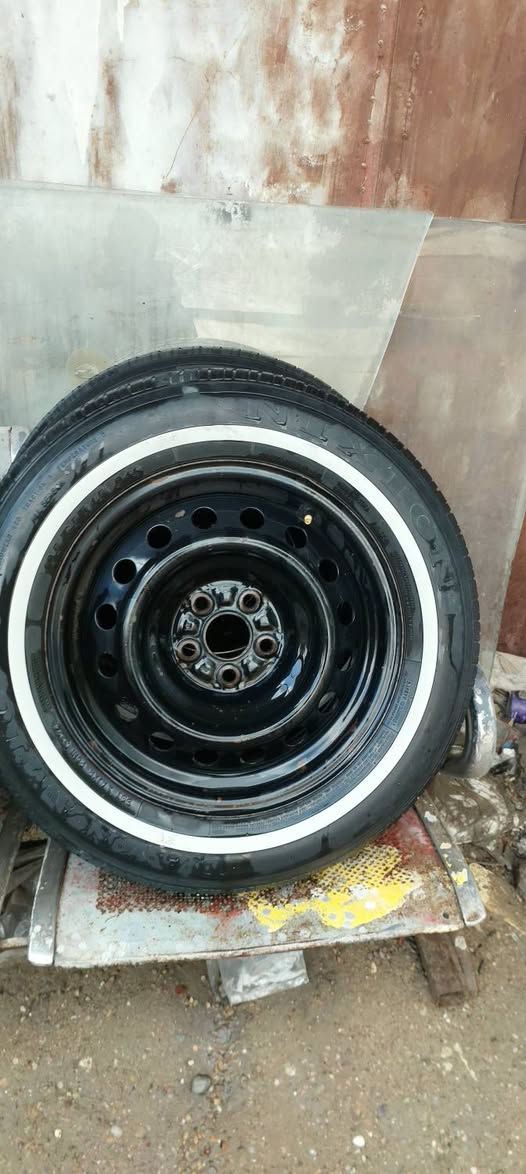 السلام عليكم شباب تخم تاير خط ابيض كورلا أمريكي وتخم تاير نضيف قياس ١٥/٦٥/١٩٥ للبيع اومراوس مكاني بغداد هاتف ***********
