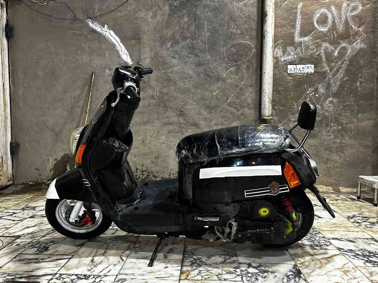 سلام عليكم دراجة للبيع بوليس 120دراجة شغالة من كلشي كهربائيات كلها شغالة مكينة مكفولة من النضوح ولتبخير ولمكينة مشيهة طيران هندر واحد اب كل وقت السلف بس البراغي امكطعة مالتة السعر 425 اوبيهة مجال مكان بغداد العبيدي شارع عشرين مال رئاسة رقم ***********
