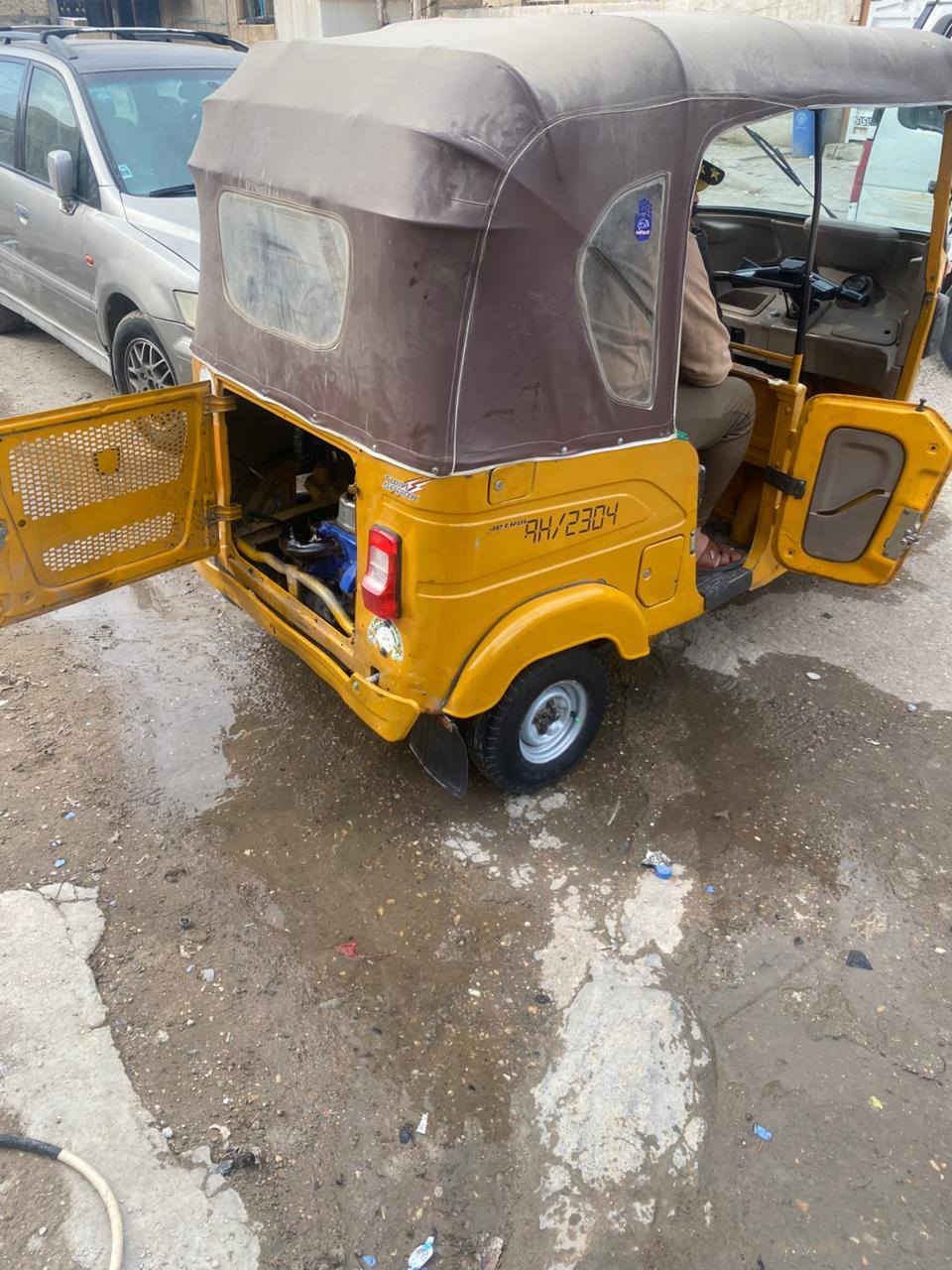 السلام عليكم تكتك جاهزة موديل 21 ابيع شوفت عينك جاهزة ما اذب عليها ربع بوجهك للشارع تخم تاير 
مكينه تجفيت شركة 
اتصل ما ارد على الفيس شرط التحويل مروري 
***********
