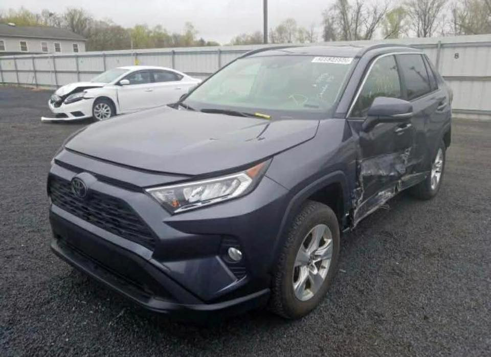 سيارة راف فور موديل 19 فئة XLE حادثه بابين ومنشور صورة الحادث رقم بغداد والسكن بغداد فول مواصفات ما عده صندوق وكشن مو كهرباء السعر 195 او مرواس بسيارة هايبرد لاستفسار واتساب ***********
