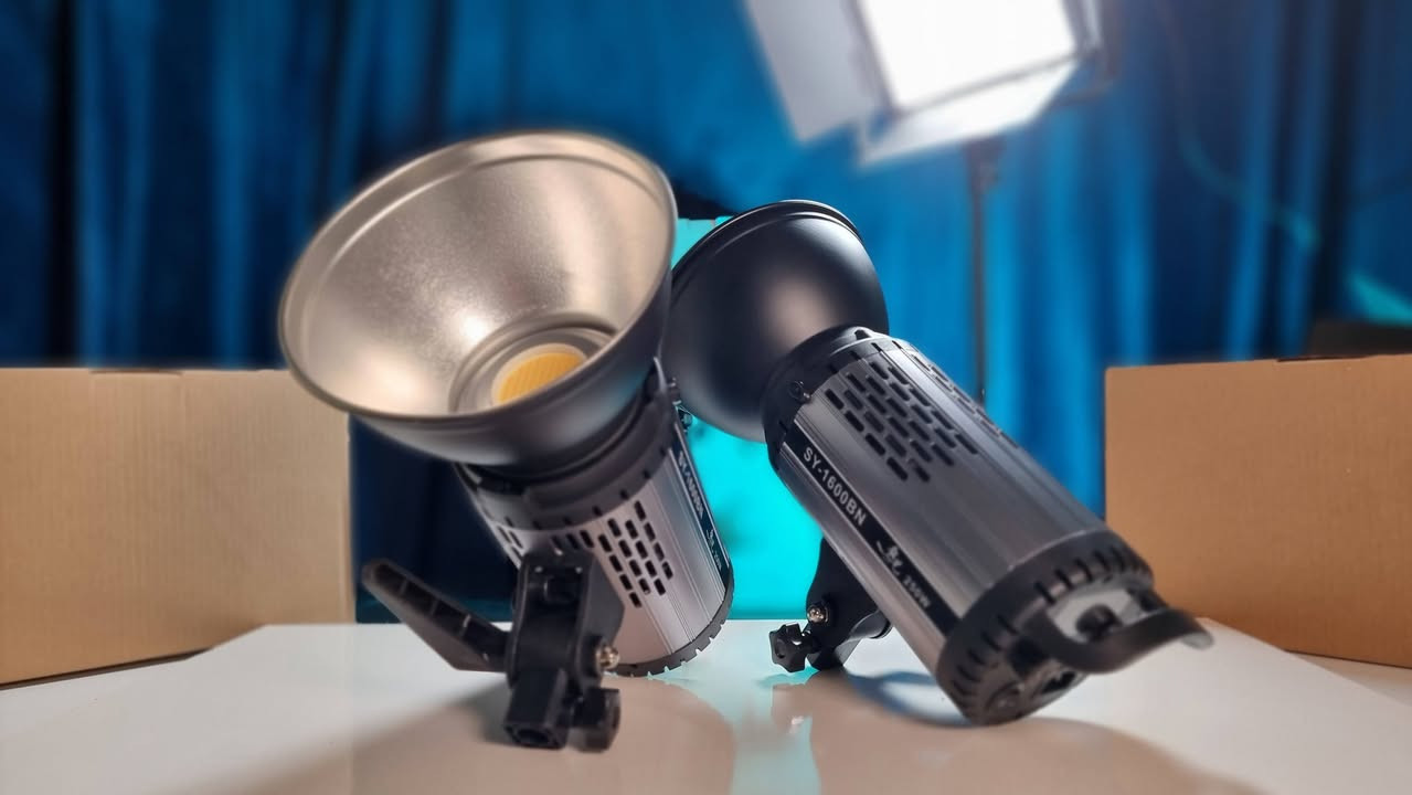 اضاءة فديو مستمرة 250 واط من شركة YSKE 
باي كلر 
شمسي ابيض ثلجي
تحكم كلفن
تحكم بقوة الاضاءة 
شاشة كبيرة 
فانات تبريد عدد ٢ صامت
تحكم تطبيق موبايل
جديد متوفر توصيل  ***********
