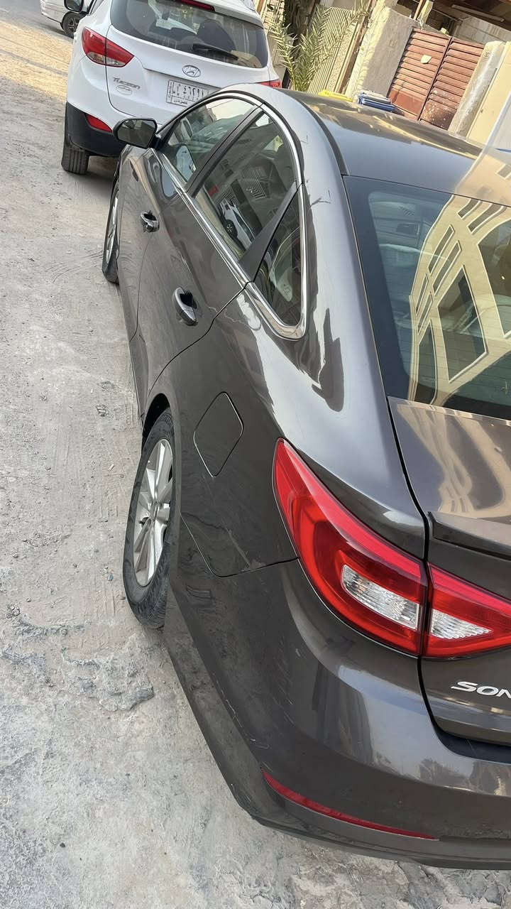 السلام عليكم
سوناتا 2016 وارد امريكي محرك مكفول كير مكفول شاصي مكفول
 مواصفات عادية شاشة ٣ انظمة قيادة تحكمات ستيرن 
طابة كلين لل عراق بس دعامية شايلهة و هنا بل عراق بيهة جاملغ البصف السايق و الخلفي فقط بارد بدون صبغ صور السونار بل منشور السيارة كلهة ليبل واحد 
السعر ١٣٢ و بيهة مجال بسيط 
مكاني بغداد اليرموك 
الرقم ***********
