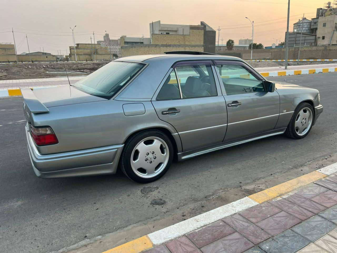 السلام عليكم/ مارسدس للبيع موديل 1991 محدث 1996 محرك خراطيم مواصفات AmG أصل رقم الهاتف/ ***********
