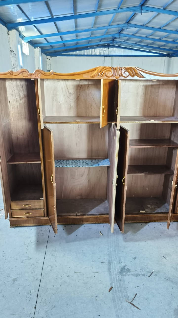 السلام عليكم كنتور 6ابواب ملحق نضافه فول كل ضرر مابيهن صاج داخل و خارج السعر 275وبي مجال المكان هبهب الأن الستفسار انتصل *********** يوجد توصيل
