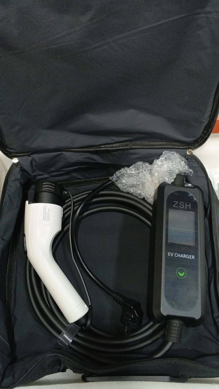 انتباه😍😍10 متر 100 الف 16 امبير /5 متر 80 الف
3 متر 70 الف
النوعيه الثانية ام الحماية وتحكم5 متر تحكم 16 امبير
ربط على الانترنت 
تحكم من الجهاز ومن الموبايل 
بيها حماية إضافية
150 الف
ادبتر ٤٠ الف مع التوصيل😎 ***********
