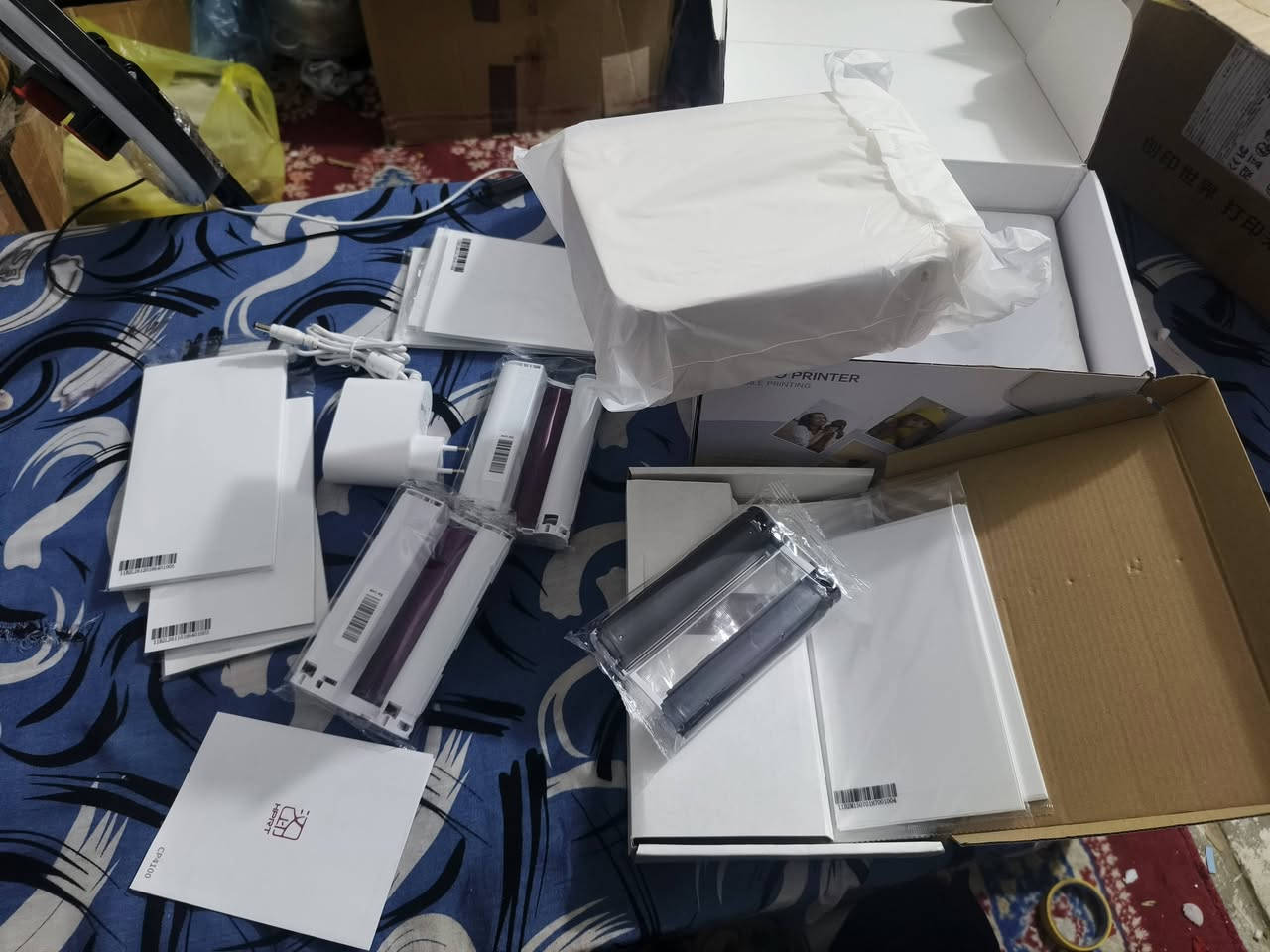 السلام عليكم طابعة صورة للبيع هذه طابعة صور HPRT CP4100 وملحقاتها.
تستخدم تقنية طباعة التسامي الحراري (Dye-sublimation).

تدعم الطباعة اللاسلكية عبر Wi-Fi و Bluetooth 4.2.

تتميز بخاصية استعادة جودة الصور عالية الدقة (HQ restoration).

تأتي مع مجموعة مستلزمات تحتوي على شريطي حبر و108 ورقة صور.
مزادهة يومين وينسد اعلى سعر بالعافية


**إذا كنت صاحب هذا الإعلان وتريد حذفه لأي سبب، رجاءا أرسل رسالة إلى الدعم الفني**