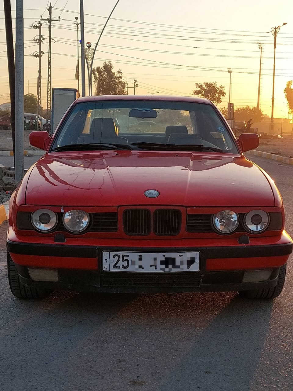 بي ام 500 محور مكينه 28 گير عادي مكفولة مكينة وگير صبغ عام للجمالية 
سيارة نظيفه تخم تاير ووياله جديد صدر جديد رقم كركوك تحويل ثاني يوم. سعر 60 بيها مجال للشراي مكان السيارة الناصرية 
هاتف ***********
