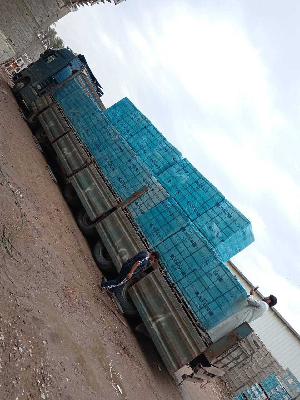 سلام عليكم عربانه للبيع ١٢ او ٦٠ نص اجناب شاصي ١٤ دناكير ١٤ صيني بنزات او بولبرنات جدد مطبخ او ثلاجه او صندوك  تايرات نظافه ٧٠ بل ميه لا فطر ولا كسر (السعر ١١٥ او بيها مجال )مكاني ديالئ بني سعد ***********
***********
