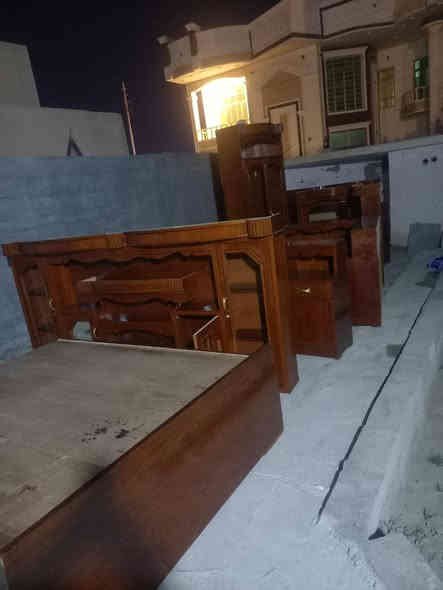 غرفة اخشاب للبيع مثل ما موضح بصوره مكان الخالديه سجاريه لاستفسار ***********
