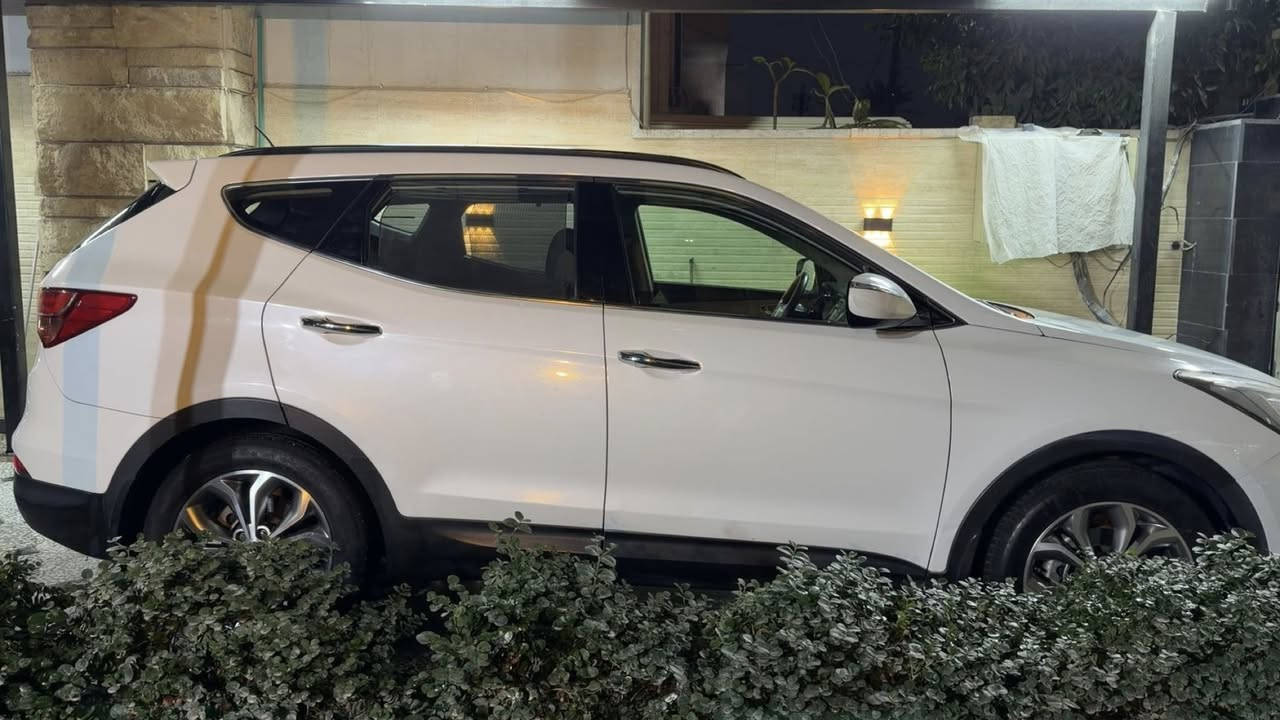 للبيع سنتافيه كويتي خليجي ٢٠١٤ فول ١/١ مكفوله من الصبغ حتى الدعاميات ٦ سلندر رقم بغداد مشروع وطني سنويه ب اسمي 
( الرقم الجديد ) المواصفات :-
١- فتحه ( بنوراما ) 
٢- بصمة تشغيل + بصمة ابواب 
٣- بردات خلفيه 
٤- محرك ٦ سلندر المرغوب مكفول
٥- هند بريك بصمة 
٦- بك لايت لد 
٧- كشنات كهرباء 
٨- ثلاجة 
٩- حساسات + كامره 
١٠- زراك لايت امامي 
١١- تبريد مركزي + ٧ راكب 
١٢- مري شفط + ترحيب عند الاقتراب 
١٣- تدفئة تبريد كشنات + ستيرن 
وبعد هواي مواصفات معروفه للسنتافيه 
عنواني بغداد حي الجامعه السعر ١٧٩ ورقه 
***********
