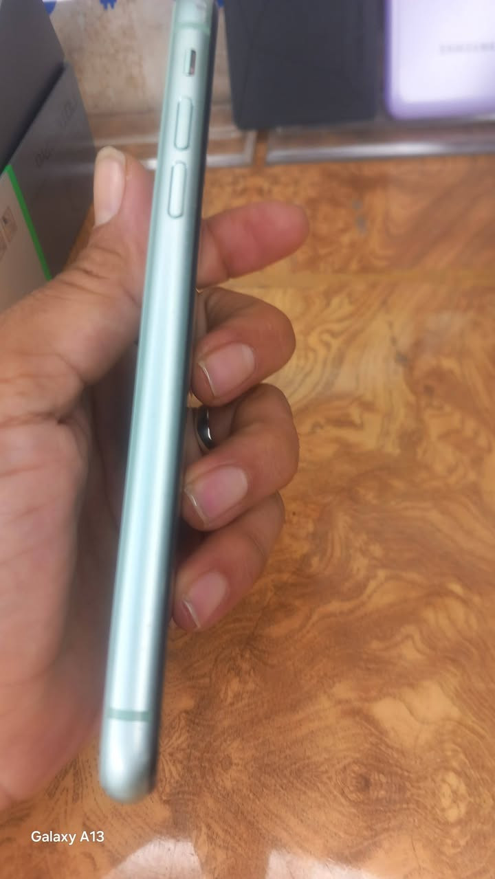 ايفون ١١ عادي ءاكرة ١٢٨ 
مبدل شاسه ٣ خيارات وبصمه 
وامفه الباقي كوله مكفول 
سعر ١٧٠ مكان بغداد الامين 
***********
