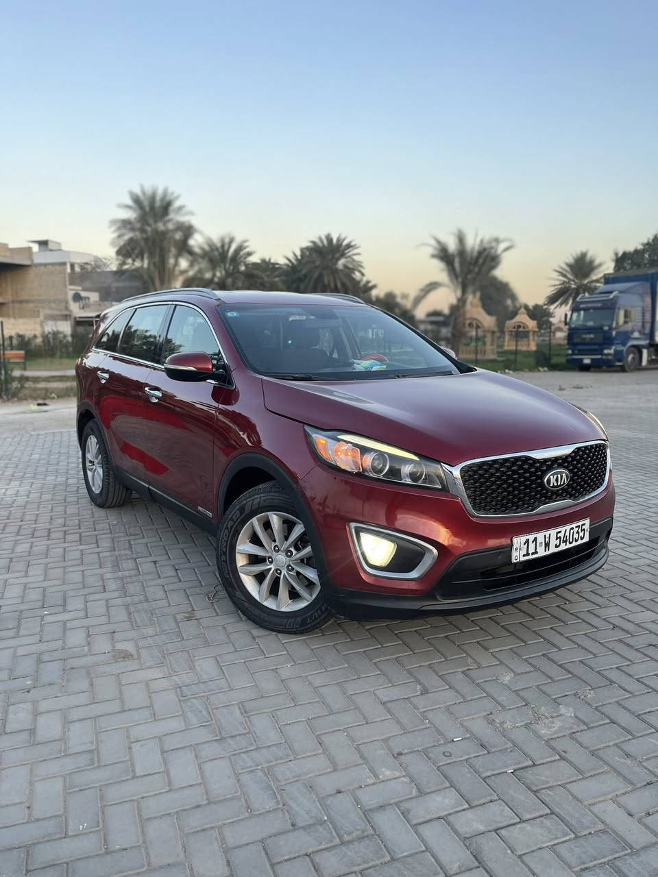 السلام عليكم سورنتو 2016 رقم بغداد بأسمي V6 سته سلندر 7راكب 3قطع تبريد عارضه 155$ مجال بسيط سياره جديده وجاهزه ما بيه كل نقص حادث بسيط جدآ بدون ايرباك بدون دواخل باب السايق والخلفي كما موضح بالصور فقط باقي سياره كفاله سياره جاهزه تخم تاير جديد /تبريد ثلج 🧊 باتري جديد حداديه امامي خلفي جديد /سياره مصروف عليها مواصفات / فول تحكمات استيرن/ شاشه اعطال/ شاشه لمس / كاميرا دواره/حساسات امامي خلفي / لايت زنون عالي ناصي / 3قطع تبريد / داخل لونين صاج / فور ويل 4X4/  انظمه قياده3/ وباقي مواصفات المعروفه /مكان السياره بغداد شارع فلسطين/الخاص مغلق 🔏الاتصال بالرقم:***********
