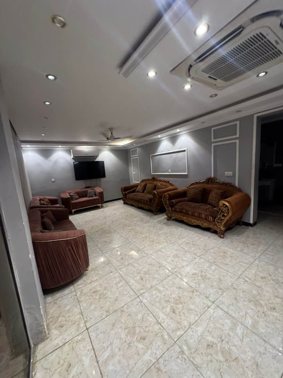 فلوريا🏝️🏕️
بغداد- ابو غريب
تبعد 10 دقايق عن العامريه
تبعد 5 دقايق عن الغزاليه

موثوقه بتطبيق اجرلي- Ajirly لتأجير المزارع السياحية
***********

***********
سارعوا بلحجزوات
اسعار مناسبه
