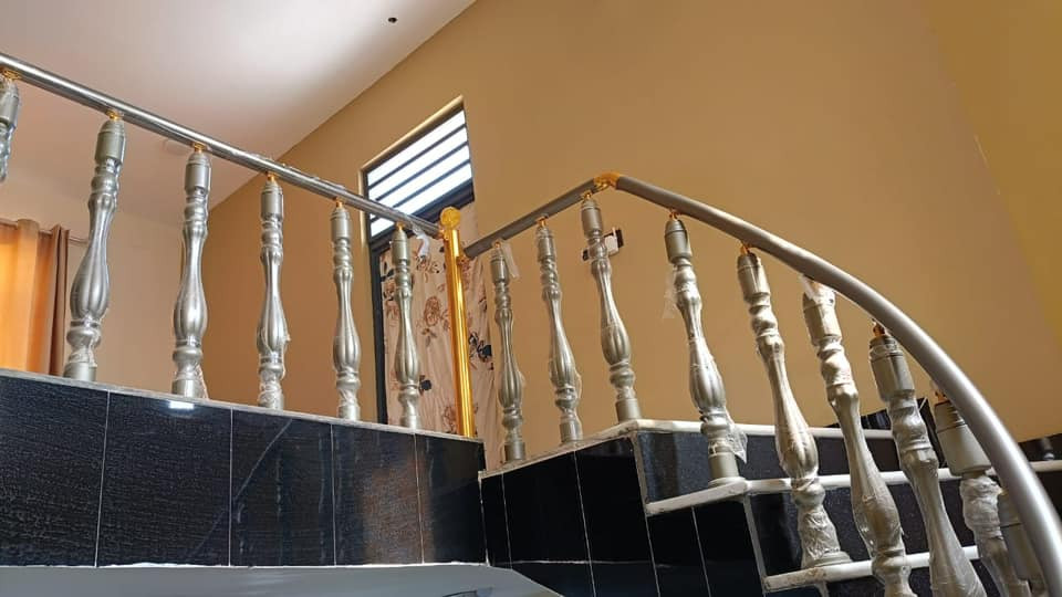 دارللبيع حي المهندسين طابوصرف طابقين غرفتين وهول وبراني ومطبخ وحمام وفوق غرفتين وهلو وحمام المساحة 200م البناء مسلح جديدالاستفسارعلى الرقم ***********420 مراجعة مكتب باسم للعقارات
