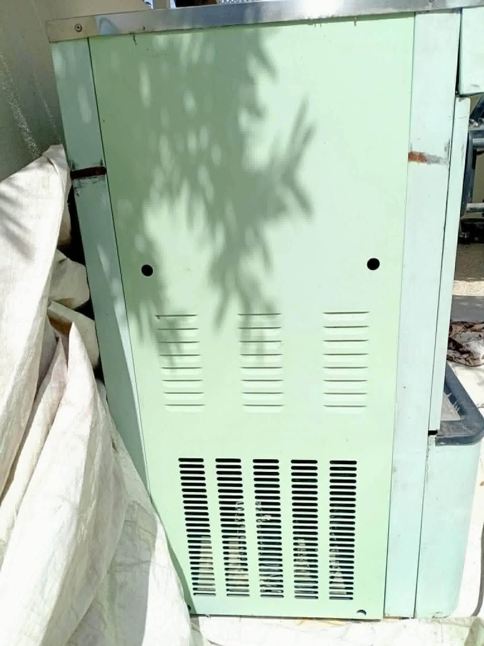 (‌ السَّلَاْمُ ‌‌عَلَیْکُم‌ )ئەم جیهازەی مۆتە و ئایس کرم هەیە بۆ فرۆشتن بە نرخێکی زور هەرزان بۆ کسێک کەوا بێکار بێت ئیشێکی زور باشی پێدەکرێت بۆ ئەم بەهار و هاوینە بۆ شوێنی سەفەرەو گەشتو گوزار و ناو کولانان داهاتی باشی دەبێت بە ئیزنی خودا وە زور ئاسان بار دەکرێت و دادەگیرت  بۆ شوێنی سەفرە و گەشت گوزار هاتوچۆی پێدەکرێت شتێکی خاوێن و پاکە زۆر کەم بەکار هاتوە جیهازەکە هیچ کێشەکی نیە (ئەوەش رەقەم تەلەفونی ساحیبی)
ژ.م:-***********
سعر:-(٣)$سێ وەرەق و مەجال أربيل, العراق
