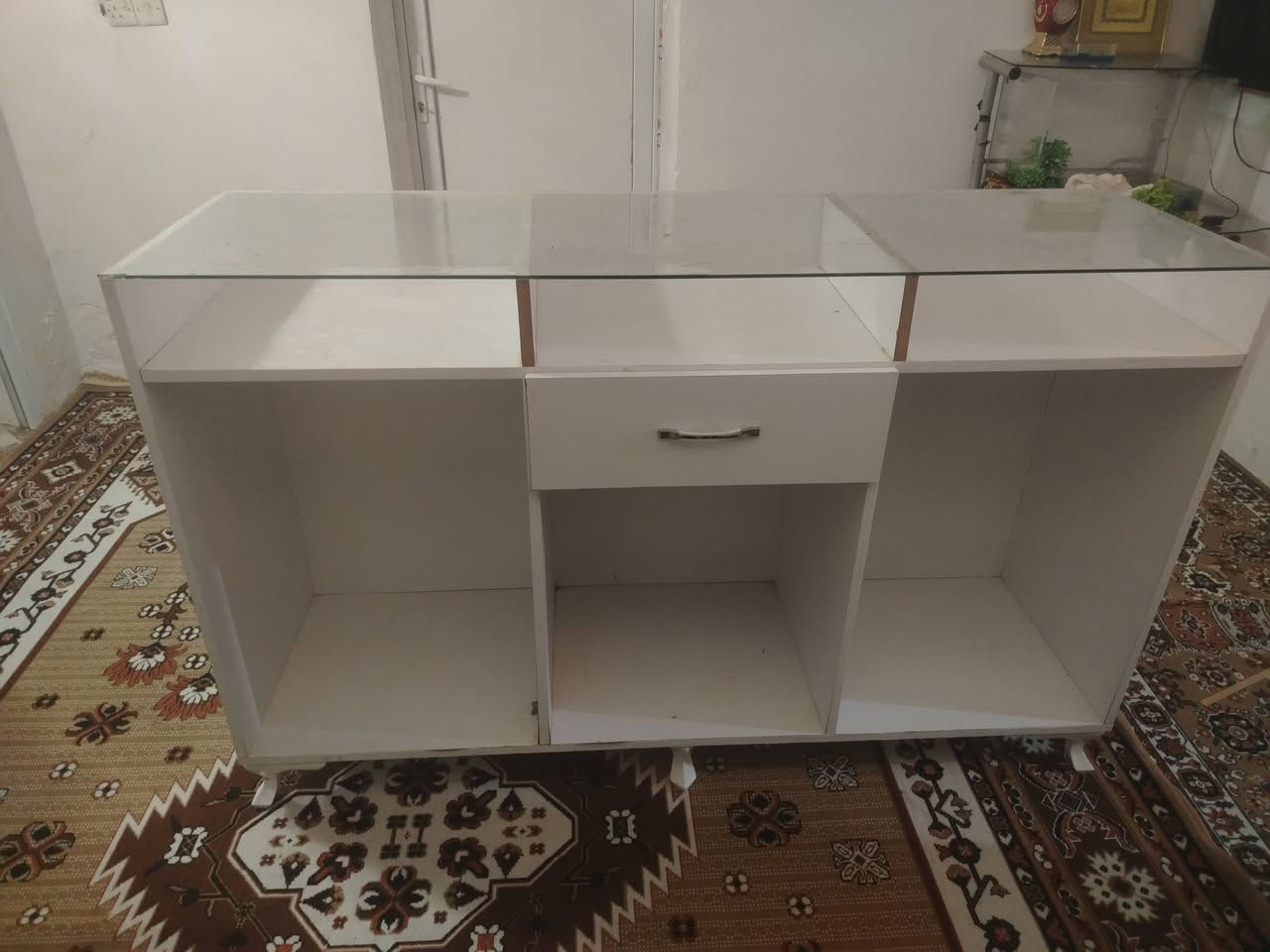 سلام عليكم ميز مال محلات  جديد لوك مترين تفصال للبيع خابر وتدلل ***********
***********
