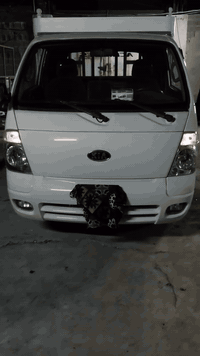 السلام عليكم كيا حمل 2700 للبيع مصبوق حزام وبيها ضربه بجم جدا بسيطه سياره حلوه ونظيفه مثل ما جاي تشوف كهربائيات كلها شغاله بها محرك جديد قبل 20 يوم شديته شاصي ومحرك وكير واكسين وحداده امامي وخلفي مكفولات رقم بغداد بسمي رجاء فقط ما متواجد على الفيس
سعر90 بيها مجال قليل حك الجيه 
  ***********
