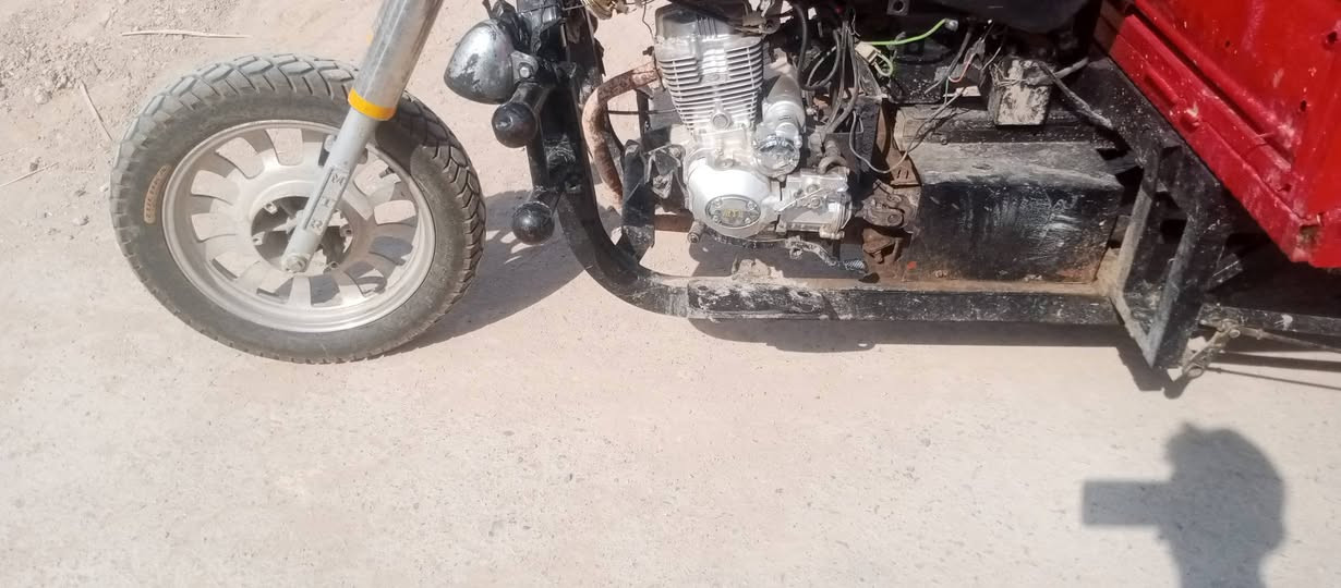 السلام عليكم ستوت للبيع رقم اسود السنويه ستوته نظيفه مكينه جديده ضفيره جديده كل شيء شغال مديل 2010 سعر مليون 300 وبيها مجال شراي يتصل *********** بكاني شافي
