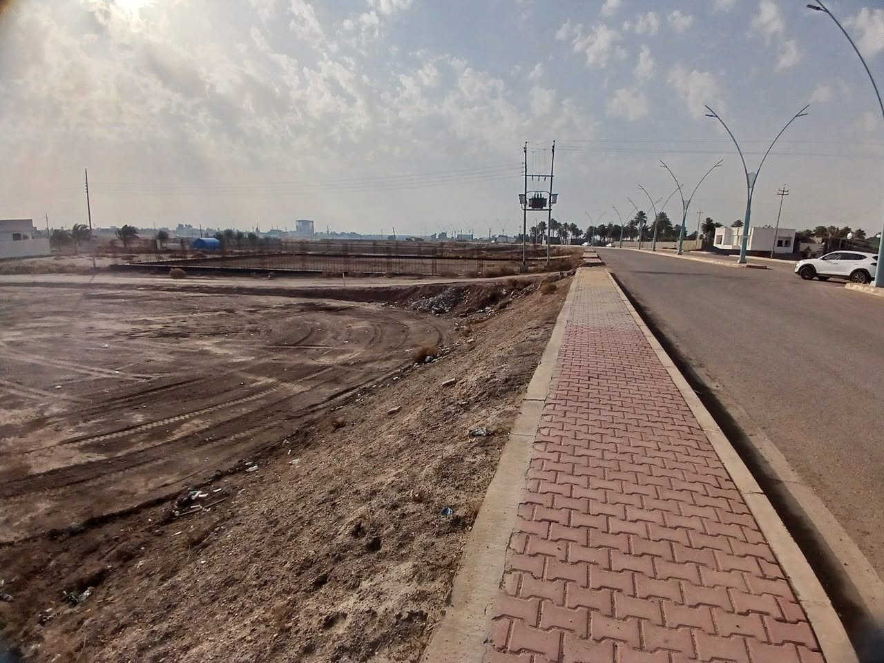 تعلن عقارات لؤي عن بيع قطعة أرض وجه ع كورنيش البوفراج المساحه ١٣٨٠ متر الوجه على السده ٣٦ متر طابو زراعي تتوفر كافة الخدمات 
للإستفسار الاتصال على الأرقام التاليه 
لؤي ***********
نصر ***********
احمد ***********
او زيارة المكتب الكائن في كورنيش البوفراج
