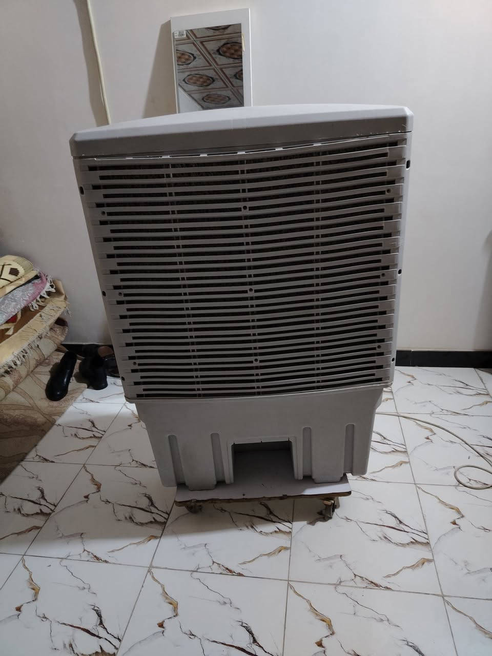 وينهم اهل المواكب وينهم الجناية مبرده كنفيره الحجم الكبير ماطور نحاس العملاق ثلاث سرع واتربم جوش مستعمله موسم واحد بيع مستعجل 120 وعندي مجمده بيه ليك اخت الجديد رويال الأصلي ماطور شغال جديد واتو ماتيك بيه نضيف كلش ١٤ قدم بيع ١٢٥ وبيه مجال بسيط بسيط هاتف*********** ثالث
