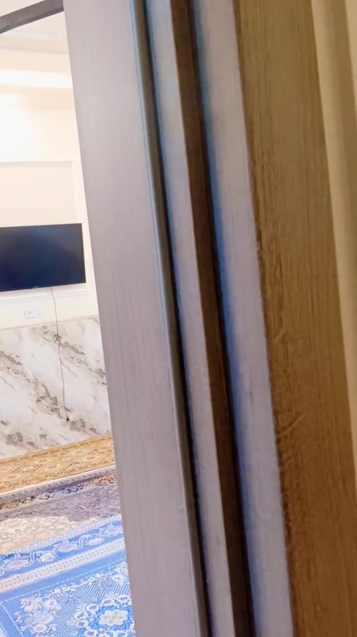 السلام عليكم عندي بيت للبيع 150 متر   اربع غرف نوم استقبال وصالتين حمامات اثنين بناء2025 بغداد الامين الثانيه شارع المكاتب يم روضه اليقين قريب على قناة  ***********
