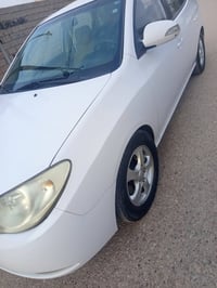 النترا • ٢٠١١ • ابيض