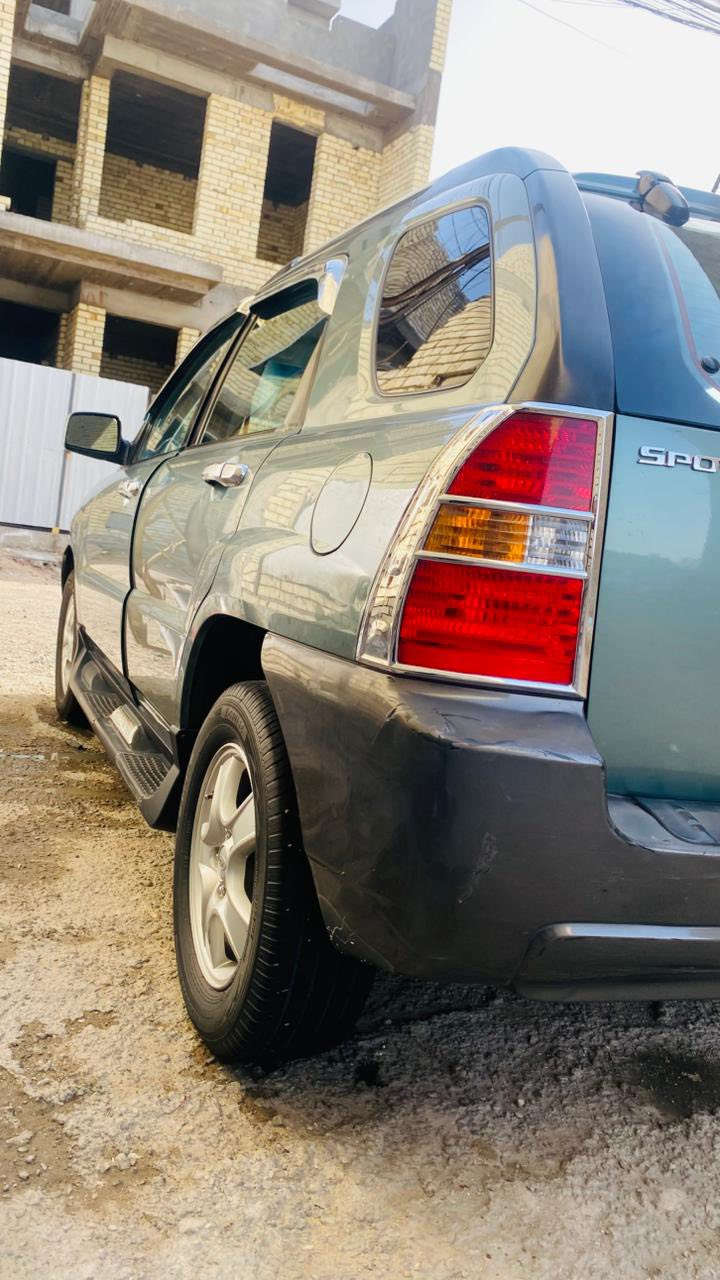 من رخصة مدير الكروب المحترم كيا سبورتج للبيع 2007 السيارة عليهه ادامة عامة صدر امامي خلفي جديد تخم تاير السيارة كلهه بلادية بدون صبغ للاستفسار *********** بغداد الغزالية
