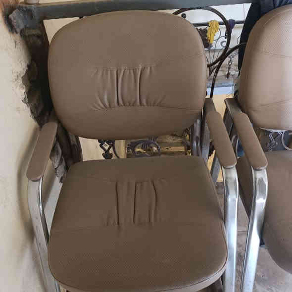 كراسي جلد العدد 6 نظافة جيد جدا
السعر 250 ألف للتواصل ***********
المكان كوت
