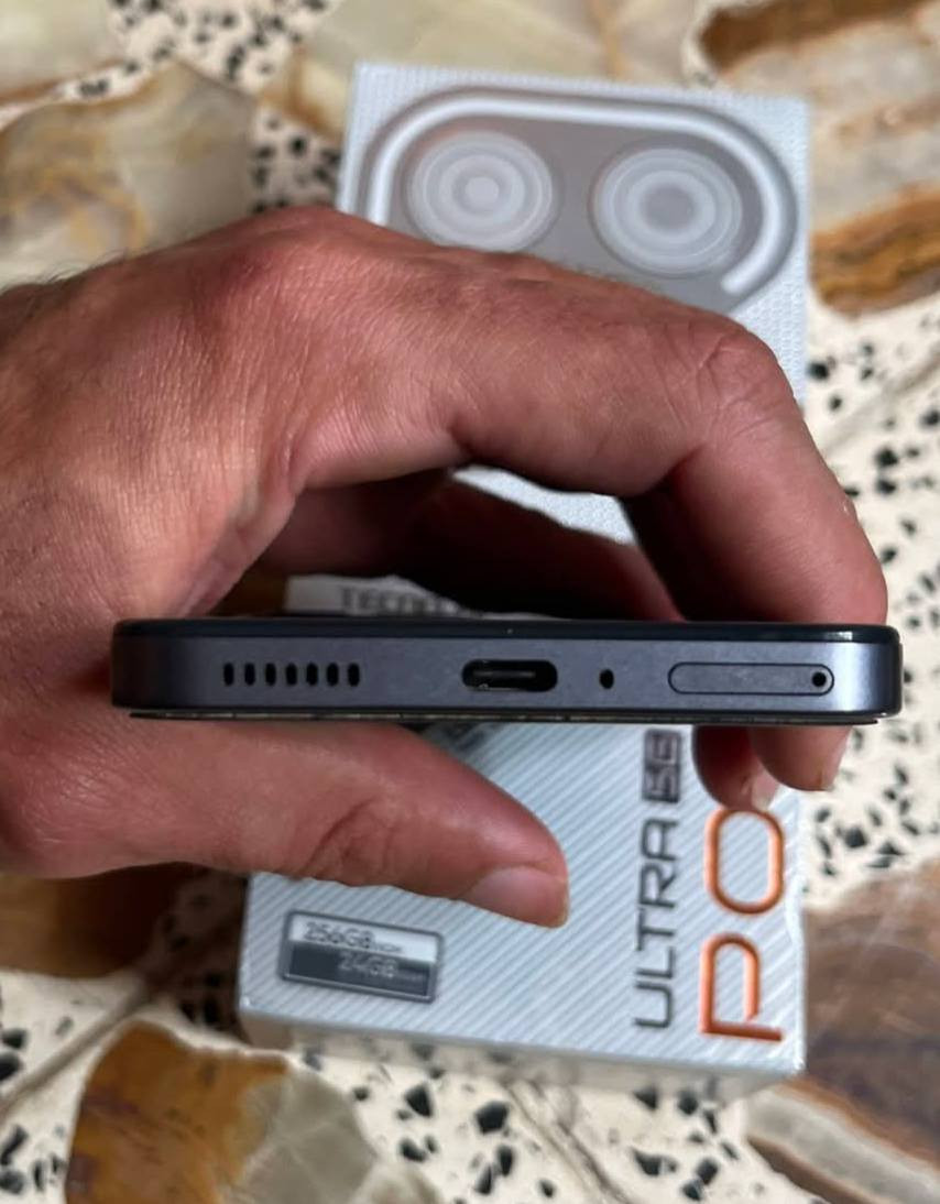 السلام عليكم جهاز للبيع
جهاز تكنو بوفا 7 الترا 5G
Tecno Pova 7 ultra 5G
نظافة 100%100 اخو الجديد
الذاكره 256 كيكا 
العشوائية 16
البطارية 6000 الاف ملي امبير
شحن سريع 70 واط
ببجي 120فريم
الشاشة 144 هيرتز نوع اموليد
المعالج دايمنستي  8350 5G ultimate 
كامل المحلقات الاصليه جهاز مستخدم شهر وصل شركه الاسناد موجود 
مكان الجهاز واسط الكوت( السياسين) للاستفسار اتخل خاص او اتصل على رقم   ***********  
سعر جهاز قفل 🔐 منل اخير 325 الف ب ٣٢٤ ما بيع
الي يريده يتخل خاص او يتصل ول ما عجبه خلي يعبر المنشور واني الممنون وتحياتي للجميع 
سعر جديد 465 الف بشركه الاسناد
