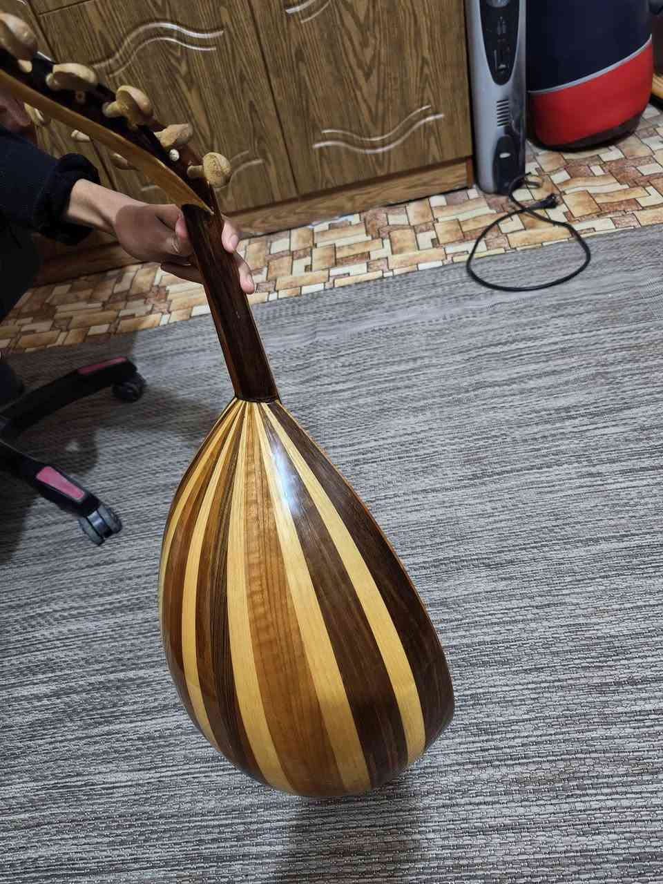 عود تركي اوتار جديده مع جنطه سعره 150 بي مجال مكاني بصره زبير ***********
