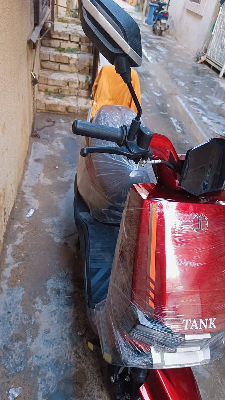 سلام عليكم دراجه شحن من شركت تانك 
دراجه 6 بطاريات 
سرعه 90 وربع سرع
دراجه نضيفه وخير من الله 
لايت زنون 
ملفهه لفين 
شاير 
دراجه مستعمله قليل 
سعرها 700 وبيهة مجال بصيط
مكاني بغداد كريعات 
وليحب يتواصل هاذ رقمي وبي وتساب ***********
