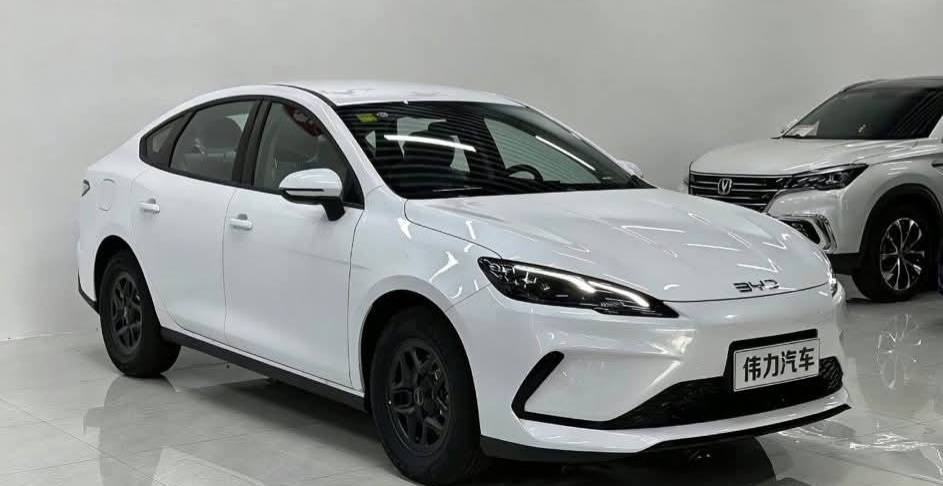 عرض خاص وسعر بلاش ارخص سعر بالسوك كله 
سيارة بي واي دي سيل 2025 زيرو 
مرقمه بغداد وجاهزة 
اليكم المواصفات

انتبه السياره : هايبرد & بانزين & كهرباء يعني التفويله الوحده بانزين تمشيك 2100 كيلو
سعه التانكي 65لتر 

حجم المحرك 1.5
شاشه اصليه 
هند بريك كهرباء
دشبول شاشه ديجيتال
اوتو هولد
تشغيل عن بعد تحكمات مقود
اوامر صوتيه
منفذ طاقه
منافذ شحن
مقود جلد حياكه
دخول ذكي
3 وضعيات قيادة
اشاير بل مري
تتسع المقصورة ل 5 ركاب
المقاعد جلد
اناره داخليه LED
لد امامي LED
‏LED بك لايت
قطعتين تبريد 
مثبت سرعة
حجم الاطار 16
مانع تزحلق
شاحنه خلفية
كير كرستال

البطاريه ليثيوم الاقوى والاطول عمرا في عالم الهايبرد ملاحضه: جميع العده مالته موجوده  
العنوان بغداد 

💎 ســعــر ✅ ::  الــرد تلقائي 📮

رقم صاحب سيارة: *********** موجود واتساب
