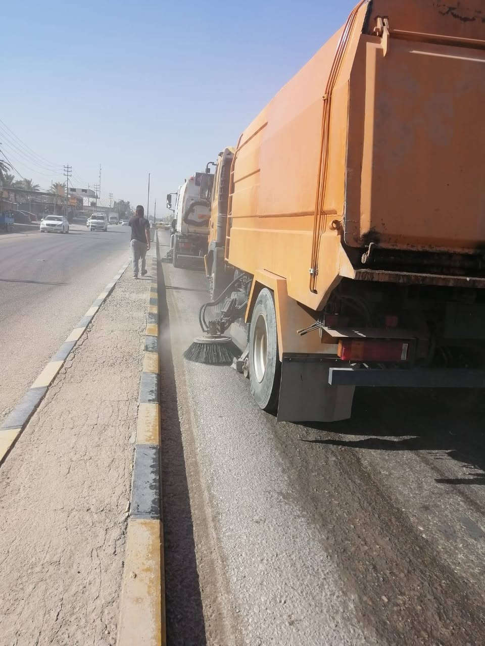 استمرار حملات رفع النفايات وغسل الشوارع ضمن الخطة الخدمية اليومية

بإشراف مسؤول القسم البلدي الرابع المهندس علي مهدي حليص تواصل الملاكات الخدمية حملاتها اليومية برفع النفايات وغسل الشوارع باستخدام الكانسات التخصصية بهدف الحفاظ على نظافة حي ميسان والارتقاء بالواقع الخدمي بما يسهم في توفير بيئة نظيفة وصحية للمواطنين

وتؤكد إدارة القسم استمرار هذه الحملات وفق الخطط الميدانية المعدة داعية المواطنين الكرام إلى التعاون مع الملاكات الخدمية والمحافظة على نظافة الحي ما فيه المصلحة العامة


**إذا كنت صاحب هذا الإعلان وتريد حذفه لأي سبب، رجاءا أرسل رسالة إلى الدعم الفني**