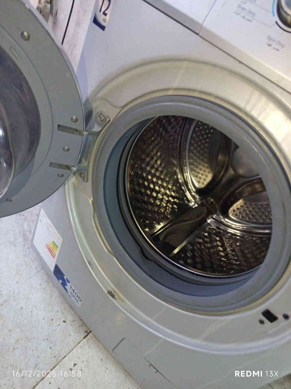 غساله اوتوماتيك للبيع نظيف مابي عيب 
12كيلووو
نوعيه ترابو 
***********

كركوك حي عسكري
