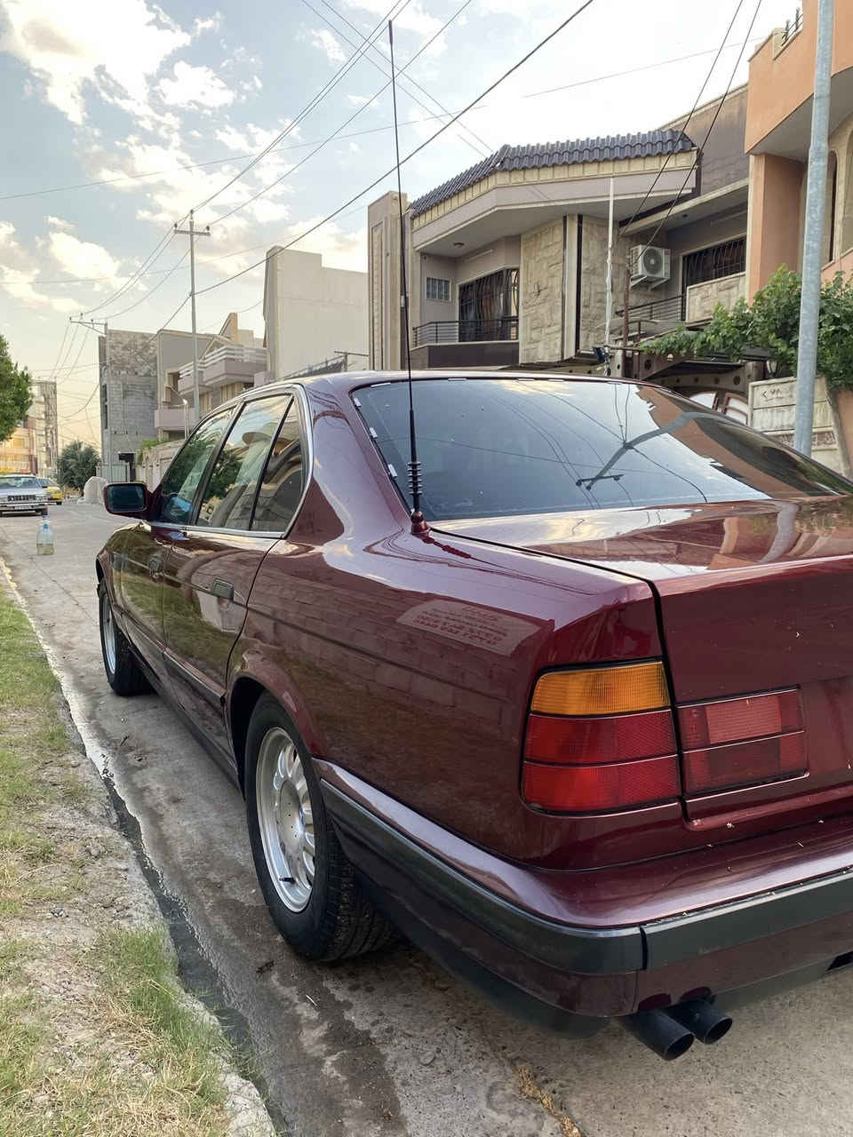 للبيع Bmw 525 كبس كير توماتيك
موديل 1991 
رقم نينوى جديد بسمي
بدون ضرر صبغ جماليه
اربع جامات كهرب
قفل مركزي
طخم كامل مع طخم تاير جديد 
***********
واتساب ***********
