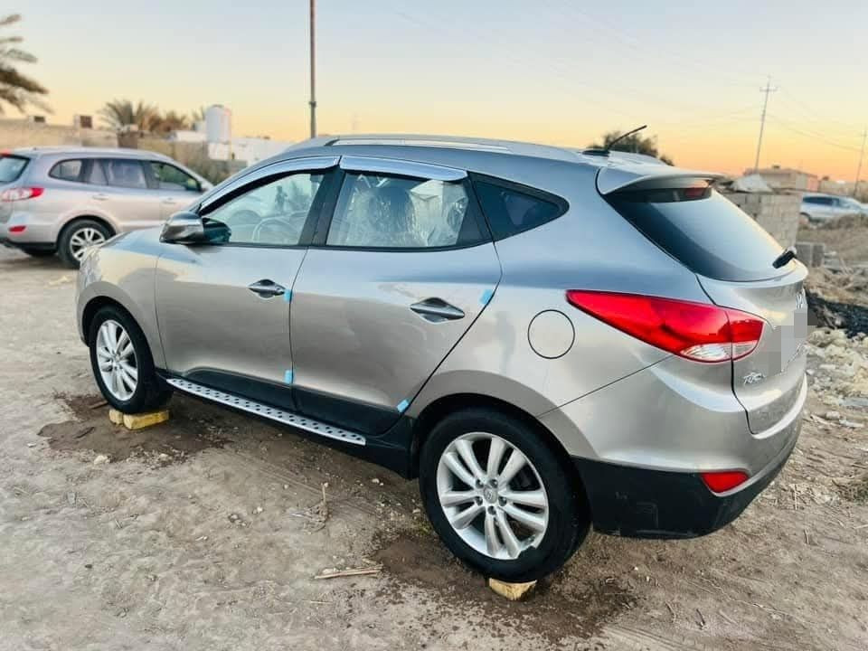 السلام عليكم ورحمة الله وبركاتة 
توكسان ادوات كصه جنطه
متوم وجاهز شغل مضبوط
موديل 2014
اللون فيلي
محرك كاز 
السياره جاهزه للاخير ما ناقصه برغي شرط
كير مكينه حداده تخم تاير كارتون
السياره حلوه وجاهزه مال جناي
كفاله من الشخط
شاشه 
تبريد
تدفئه
مضخم صوت
جام اوتو
نظام ايكو 
للاستفسار ***********
العنوان ناصريه 
السعـــــــــر 50
