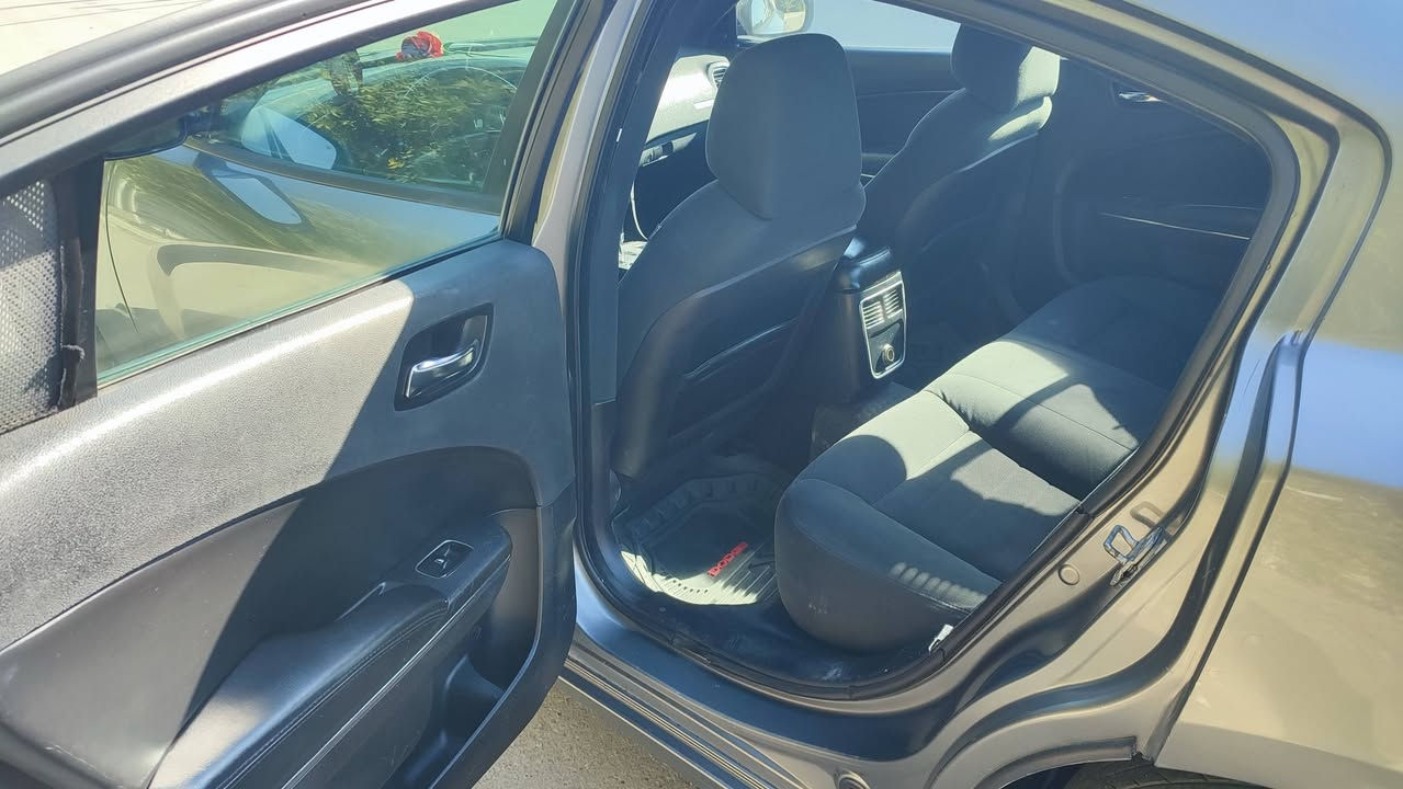 سلام عليكم جارجر 2011
بدون صبغ بارد بسيط بيها 
دعاميات مصبوغه 
تخم تاير 
صدر خير من الله 
شاشه كبيره
جاهزه اي نص مابيها 
بغداد ***********
130 $ وبيها مجال 
ثاني يوم احولك باسمي رقم نكليزي
