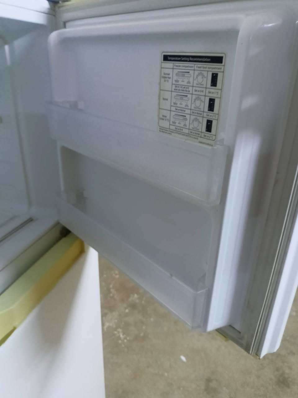 للبيع ثلاجة سامسونج 10 قدم .
ثلاجة بخاخ .
***********
